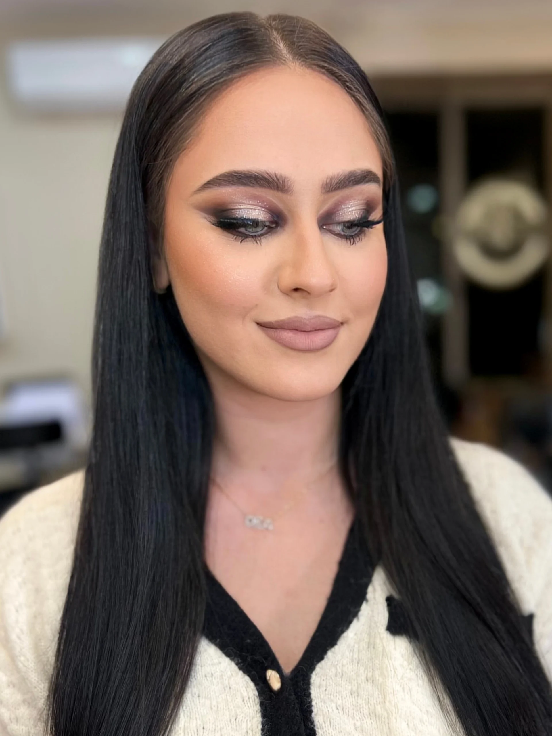 Evening makeup look with smoky eyes at Ela Beauty Salon